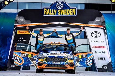 Lauri Joona ja kartturi Mikael Korhonen ajoivat Ruotsin MM-rallissa WRC3-luokan voittoon. Tiukan sekuntikamppailun jälkeen kaksikko sijoittui toiseksi JWRC-luokassa.
