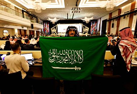 Saudi-Arabian lippua esiteltiin Aasian jalkapalloliiton AFC:n Bahrainissa pidetyssä kongressissa helmikuun alussa.