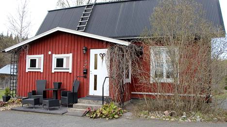 Elisa ja Arto Myllylän kesäkotia Mänttä-Vilppulan Pohjaslahdelta ihailtiin tänä keväänä Suomein kaunein koti: Kesämökit -ohjelmassa.