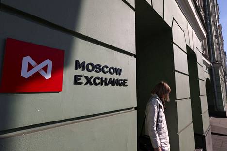 Moskovan pörssin osakekauppa avautui tänään selvään nousuun kuukauden tauon jälkeen. Kuvassa Moskovan pörssi 24. maaliskuuta.