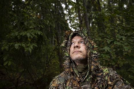 Petteri Kantola metsästää lähinnä jousella. Ruutiaseella hän on viime vuosina ampunut vain hirviä ja sepelkyyhkyjä.