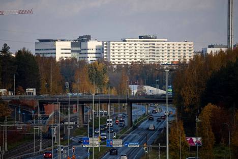 Pirkanmaan sairaanhoitopiirissä tartunnanjäljityksestä ja se koordinoinnista vastaa Tampereen yliopistollinen keskussairaala (Tays). Taysin Q-rakennukset on kuvattu 6. lokakuuta 2021.