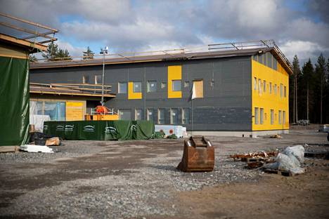 Pohjoiskehän koulu julkisivun puupanelointia asennettiin lokakuussa 2018. Maalivaurioiden vuoksi panelointi uusitaan kauttaaltaan.
