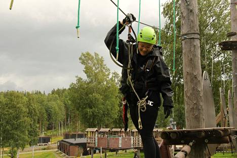 Ellivuoren kiipeilypuisto Highparkissa työskenteli kesällä Heini Lahtinen.