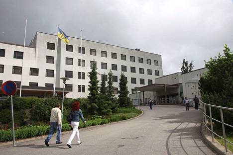 Kuvituskuvassa Rauman terveyskeskuksen pääasema ja sairaala.