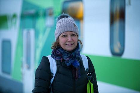 Helsinkiläinen Erja Takala hyppäsi sunnuntai-iltana Kolarissa viimeiseen ennen lakon alkamista etelään lähteneeseen junaan.