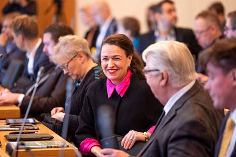 Pormestari Anna-Kaisa Ikonen totesi, että hän oli tarjonnut myös koalition ulkopuolisille vasemmistoliitolle ja perussuomalaisille  mahdollisuutta olla mukana budjettisovussa.