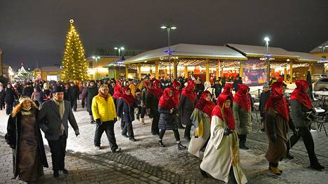 Viime Pitsikaupungin jouluna isoin ponnistus oli toista kertaa järjestetty Jouluevangeeljum, joka veti väen muun muassa torille.