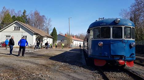 Lättähattu, eli Dm7-kiskobussi, matkasi Toijalan ja Valkeakosken väliä pääsiäissunnuntaina 2019.