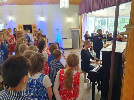 Kirjoittaja kiittää muun muassa Kankaantaan koulun musiikkiesityksestä veteraanipäivän juhlassa.