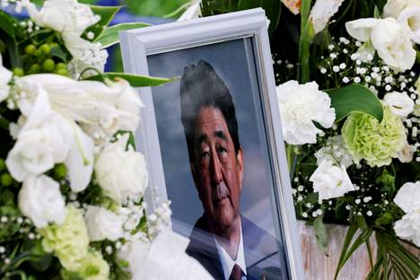 Japanin poliisi aikoo tehostaa turvallisuusjärjestelyitään. Kuvassa heinäkuussa surmattu Japanin entinen pääministeri Shinzō Abe.