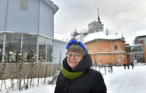 Euralainen Annukka Ketola tuottaa tämän vuoden Lumen-valotaidetapahtuman. Kaupungintalon sisäpiha muuttuu viikonloppuna ulkogalleriaksi. Kuva: Juha Sinisalo