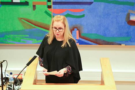 Iinu Kuusento on ollut kokoomuksen kaupunginvaltuutettuna vuodesta 2017. Nyt hän vaihtaa puoluetta.