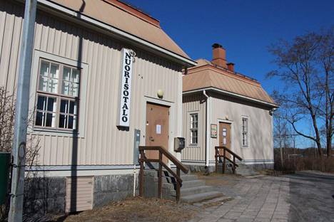 Vuonna 2008 Sastamalan uimahallia piirrettiin tälle tontille. 