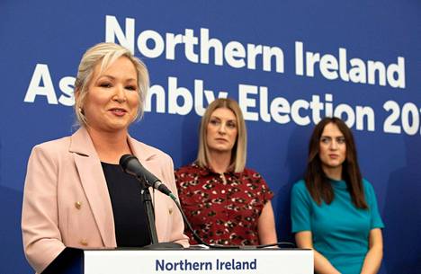 Sinn Feinin varapuheenjohtaja Michelle O’Neill puhui vaalivoiton jälkeen 7. toukokuuta 2022.
