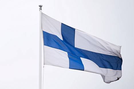 Kirjoittajan mukaan Suomi on itsenäinen maa, jolla on oikeus ja velvollisuus puolustaa rajojaan.