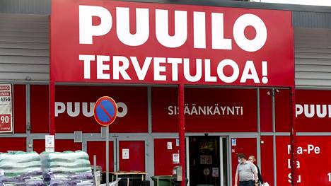 Sastamalan S-marketin värit vaihtuvat Puuilon punaisiin kesän mittaan. Kuva on ketjun Vantaan myymälästä.