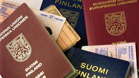 Merikarvialta voit saada sekä passin että kuvallisen henkilökortin, joka vaaditaan yhä useammin virallisena dokumenttina ajokortin sijaan. Palvelu vaatii ajan varaamisen.