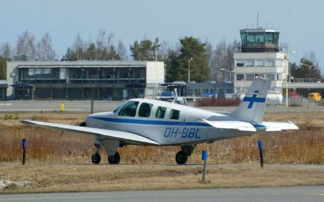 Suomen Ilmailuopisto tekee koulutuslentonsa Porin lentokentältä.