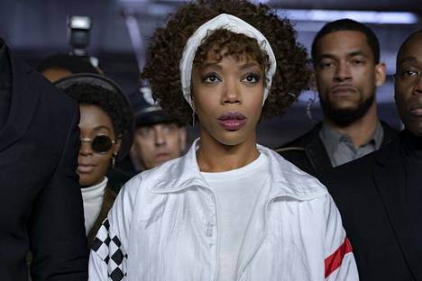 Naomi Ackie esittää Whitney Houstonia I wanna Dance -elokuvassa. Houston pitää edelleen hallussaan ennätystä peräkkäisistä kärkisijoista Yhdysvaltain sinkkulistalla. Hänellä on niitä seitsemän – enemmän kuin The Beatlesillä.