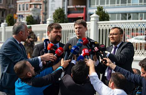 Ukrainan presidentin neuvonantaja Mykhailo Podolyak antoi kansainväliselle medialle kommenttinsa neuvottelujen jälkeen Turkin Istanbulissa 29. maaliskuuta 2022.
