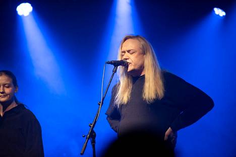 Jussi Hakulinen esiintymässä Alaston kaupunki -konsertissa viime vuonna. 