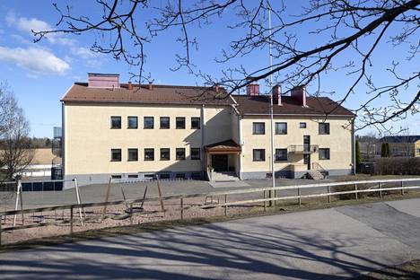Nakkilan kunnan sivistysvaliokunta esittää kunnanhallitukselle Ruskilan koulun lakkauttamista ja oppilaiden siirtämistä Viikkalan kouluun elokuusta 2022 alkaen. 