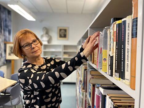 Vammalan lukion äidinkielen ja kirjallisuuden lehtori Merja Lumijärvi on pitänyt kirjallisuudesta lapsesta asti, mutta alan opettajaa hänestä ei pitänyt tulla. 