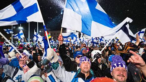 Kirjoittajan mukaan suomalaisilla on vahva kansallinen identiteetti. 