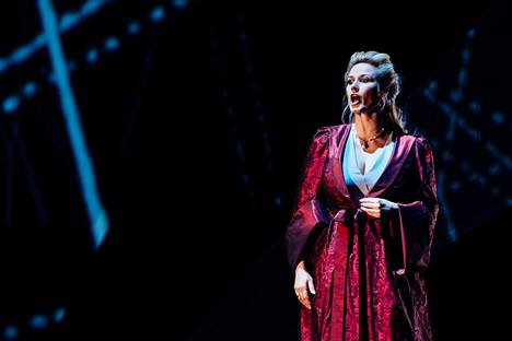 Vuonna 2015 Camilla Nylund esiintyi Kaija Saariahon Émilie-oopperassa.