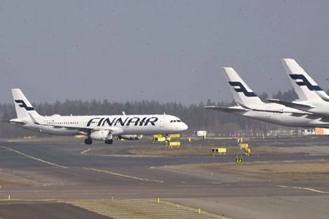 Finnair on saanut asiakkailtaan reilusti yli satatuhatta korvaushakemusta perutuista lennoista. Takaisinmaksut ovat viivästyneet. 