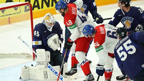 Suomen maalivahti Jussi Olkinuora pelasi neljä nollapeliä alkulohkossa.