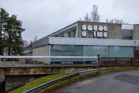 Rapistunutta hotelli Savonsolmua oli tarkoitus remontoida, mutta lopulta kaupunki määräsi kiinteistön omistajan purkamaan sen. Kuva on vuodelta 2021.