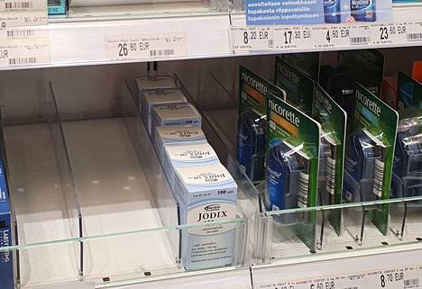 Ministeriö päivitti ohjeistuksensa lääkejodin käytöstä aiemmin lokakuussa. Tämä lääkejodivalmistepaketti kuvattiin Nokian Härki-apteekissa lokakuussa 2022.