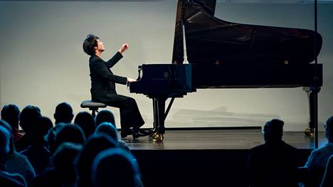 Chopin-kilpailun vuoden 2015 voittaja  Seong-Jin Cho konsertoi Mäntässä ja veti paikan päälle kuulijoita Koreasta ja Yhdysvalloista asti.