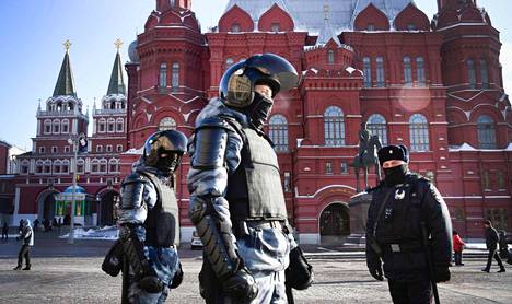 Mellakkapoliisit partioivat Moskovassa 7. helmikuuta.