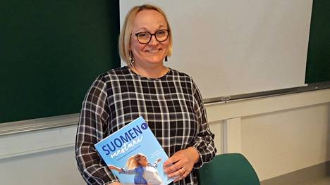 Tiia Savela käynnisti kansalaisopiston puitteissa suomen kielen kurssin ukrainalaisille, joista moni oli jo aloitellut kieliopintoja itsekseen tai suomalaisten ystävien johdolla.