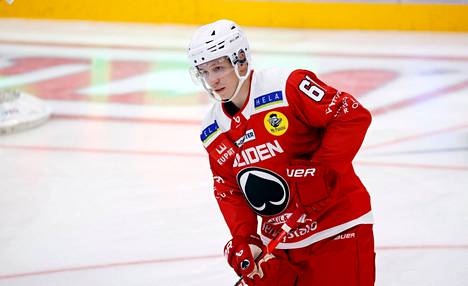 Leevi Viitala pelasi perjantaina edustusjoukkueen sijasta Ässien nuorten mukana.