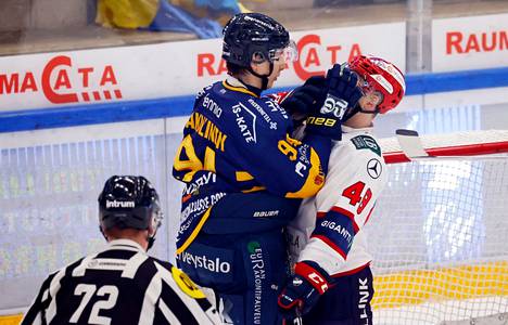 Lukon Anrei Hakulinen hieroi HIFK:n Christian Kåsastulin naamaa ja kirjautti ottelussa yhden syöttöpisteenkin.
