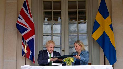 Britannian pääministeri Boris Johnson ja Ruotsin pääministeri Magdalena Andersson tapasivat keskiviikkona Tukholmassa. Samalla pääministerit allekirjoittivat poliittisen solidaarisuusjulistuksen.