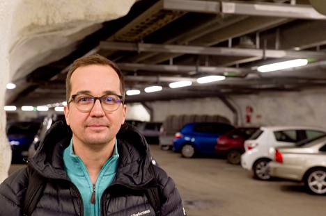 Suomella on Tampereen riskienhallinta- ja turvallisuusjohtaja Jouni Perttulan mukaan hyvät varmuusvarastot ja kaupunkien peruspalveluissa on käytössä varavoimalat. Aamulehti kuvasi Perttulan helmikuussa 2022.