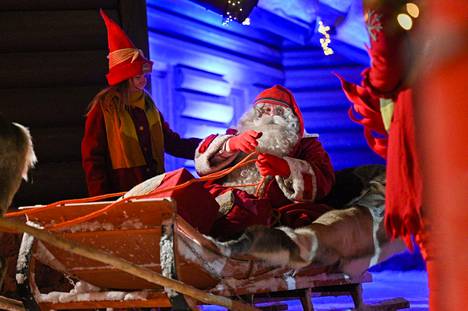 Joulupukki lähti perjantaina perinteiselle matkalleen maailman lasten luo Rovaniemeltä.