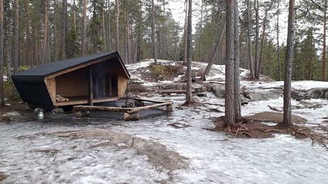Tampereen kaupunki sulki Kintulammin retkeilyalueen laavut koronan aiheuttaman ulkoilubuumin ja ruuhkautumisen takia.