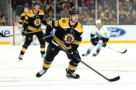Joona Koppanen sai Boston Bruinsissa pelinumeron 45.