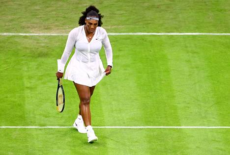 Serena Willimas oli pettynyt suoritukseensa Wimbledonin ensimmäisen kierroksen ottelussaan. 