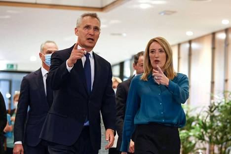Naton pääsihteeri Jens Stoltenberg ja EU-parlamentin puheenjohtaja Roberta Metsola antoivat torstaina yhteisen lausunnon Ukrainan tilanteesta. Metsola sanoi EU:n jatkavan uusien pakotteiden valmistelua.