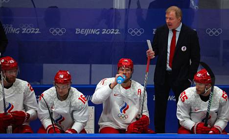 Venäjän jääkiekkomaajoukkueen päävalmentaja Aleksei Zhamnov ja Venäjän olympiakomitean joukkue joutuivat tyytymään Pekingin olympialaisissa kakkossijaan.