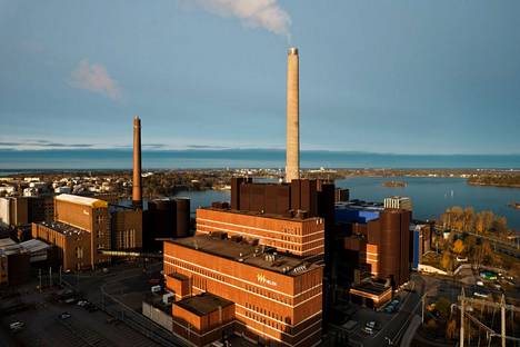 Helenillä on pääkaupunkiseudulla runsaasti energiainfraa. Kuvassa Salmisaaren kaukolämpövoimalaitos.