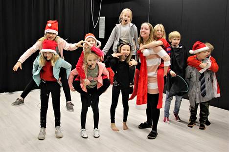 Nokialaislapset kertoivat olevansa varsin tyytyväisiä omaan kouluunsa. Tyytyväisiltä vaikuttivat myös Myllyhaan koulun 3A-luokkalaiset, jotka käsikirjoittivat ja esittivät joulunäytelmän joulun alla. Kuvituskuva.