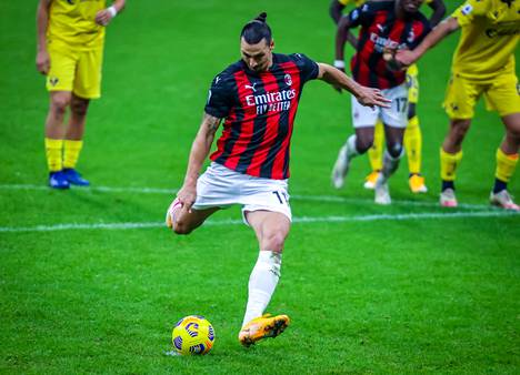 Zlatan Ibrahimovic on huimassa vireessä AC Milanissa. Ruotsalaisen rangaistuspotkut eivät kuitenkaan uppoa verkkoon. 